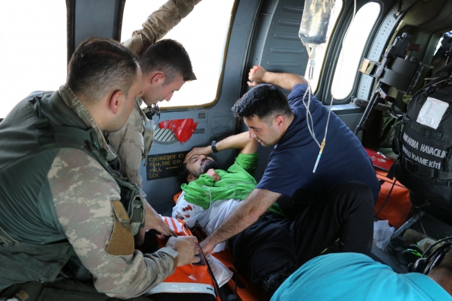 Tunceli’de ayağı kırılan vatandaş helikopter ile kurtarıldı